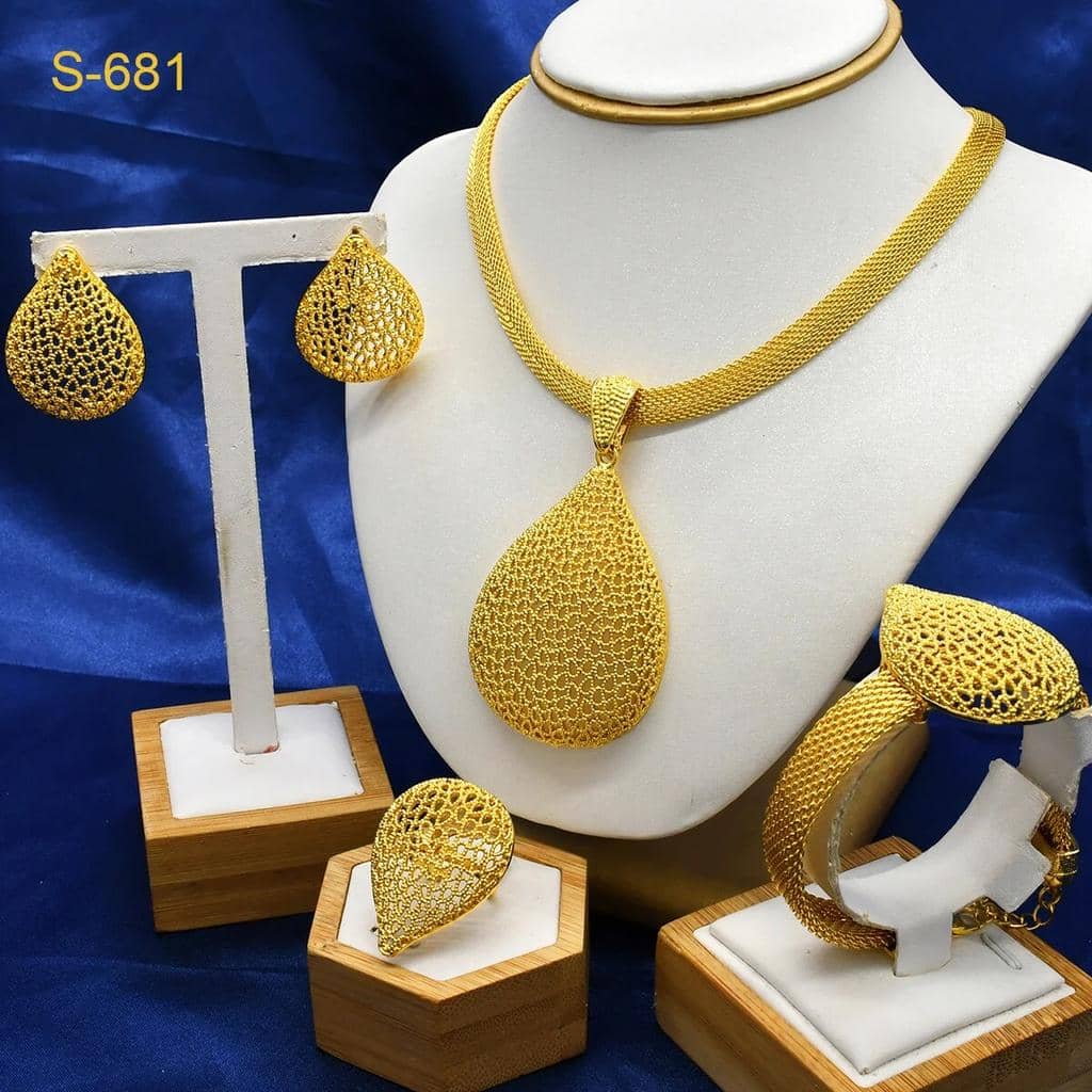 Bijou 18